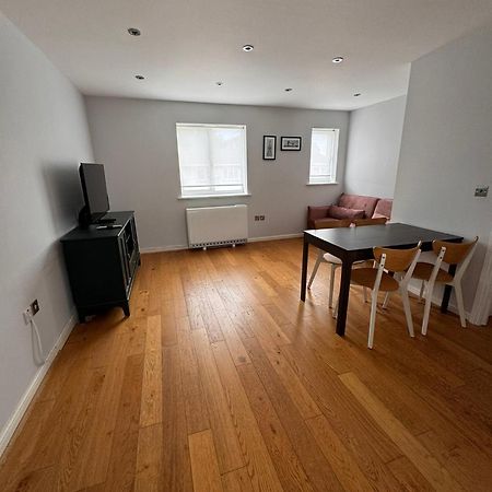 2-Bedroom Flat Walking Distance To Excel London - Perfect Location! Экстерьер фото